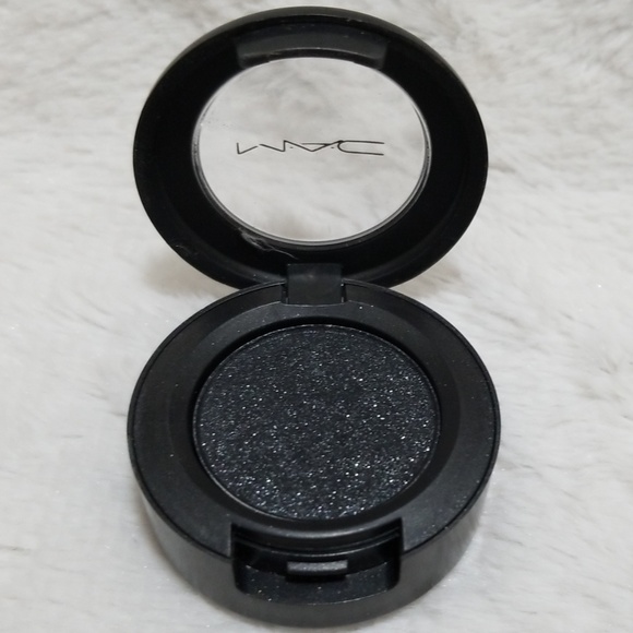 MAC BLACK TIED VELVET EYESHADOW - Picture 6 of 8